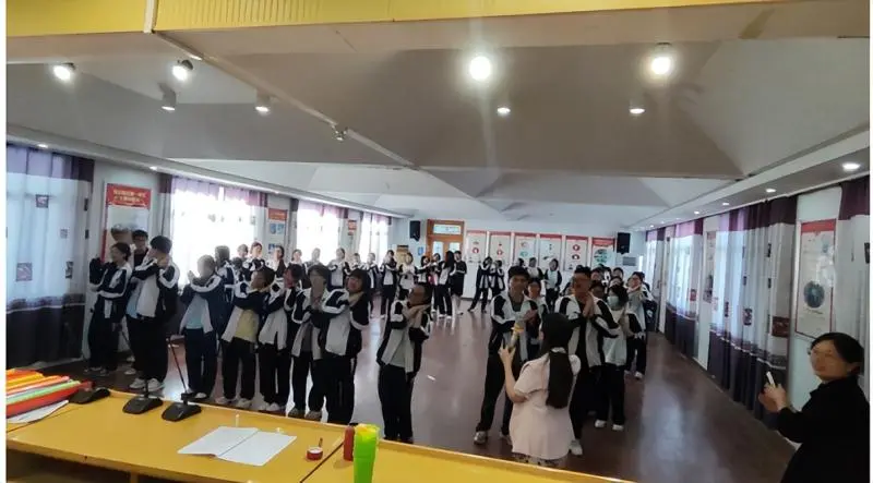 湘潭市第十一中学高三团体心理辅导活动——师生互动释压力 轻装上阵迎高考 湘潭市第十一中学高三团体心理辅导活动——师生互动释压力 轻装上阵迎高考