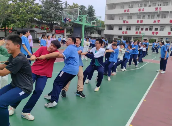 凝心聚力赛风采 团结拼搏展英姿 ——湘潭市十六中2025年拔河比赛燃情开赛 凝心聚力赛风采 团结拼搏展英姿 ——湘潭市十六中2025年拔河比赛燃情开赛