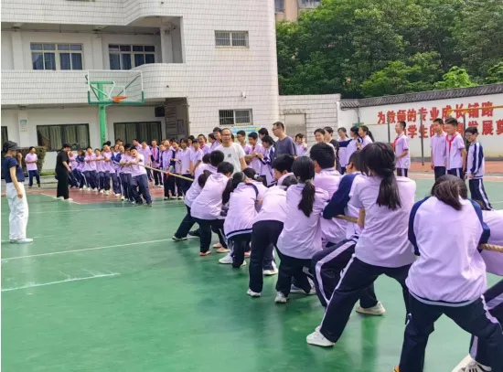凝心聚力赛风采 团结拼搏展英姿 ——湘潭市十六中2025年拔河比赛燃情开赛 凝心聚力赛风采 团结拼搏展英姿 ——湘潭市十六中2025年拔河比赛燃情开赛