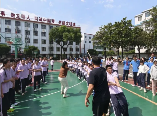 凝心聚力赛风采 团结拼搏展英姿 ——湘潭市十六中2025年拔河比赛燃情开赛 凝心聚力赛风采 团结拼搏展英姿 ——湘潭市十六中2025年拔河比赛燃情开赛