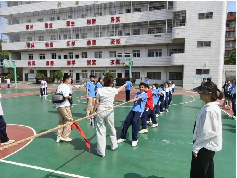 凝心聚力赛风采 团结拼搏展英姿 ——湘潭市十六中2025年拔河比赛燃情开赛 凝心聚力赛风采 团结拼搏展英姿 ——湘潭市十六中2025年拔河比赛燃情开赛