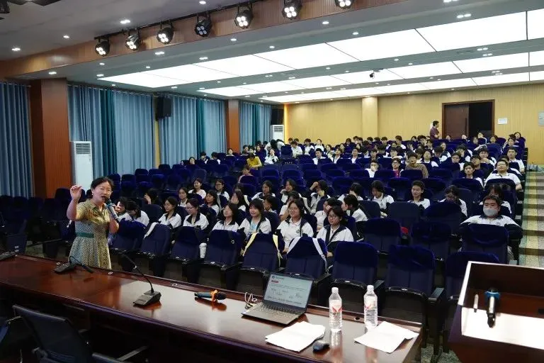 身心赋能强心智 科学护航助高考 ——湘机中学举行高三学生身心赋能心理健康教育活动