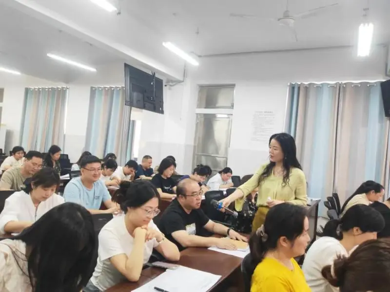 全员心育 共护成长 一一湘机中学举办第七届心理健康节之班主任心理健康培训活动 全员心育 共护成长 一一湘机中学举办第七届心理健康节之班主任心理健康培训活动