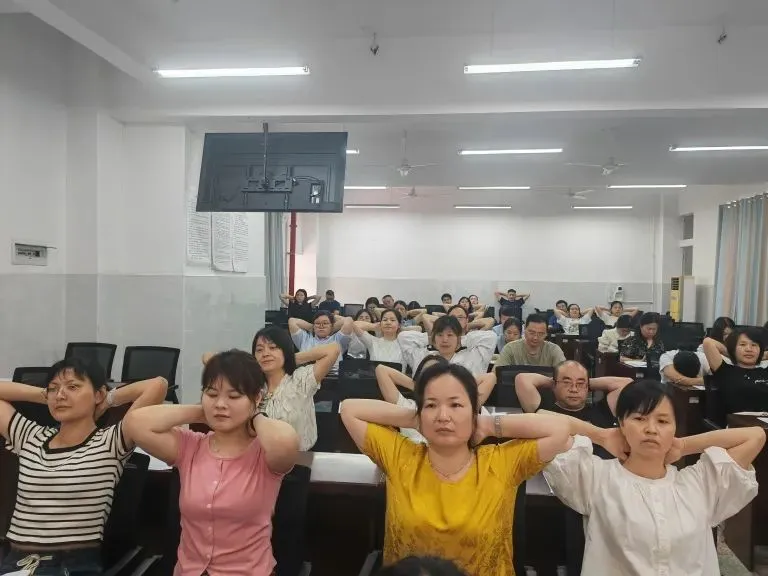 全员心育 共护成长 一一湘机中学举办第七届心理健康节之班主任心理健康培训活动 全员心育 共护成长 一一湘机中学举办第七届心理健康节之班主任心理健康培训活动