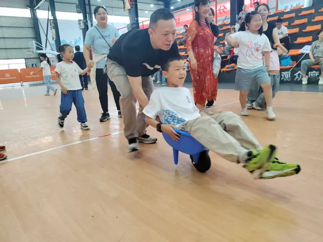 童心筑梦惠景家园 湘潭市中心医院亲子运动会绘就家庭文明新图景