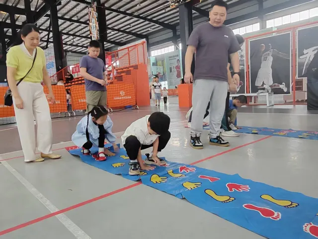 童心筑梦惠景家园 湘潭市中心医院亲子运动会绘就家庭文明新图景