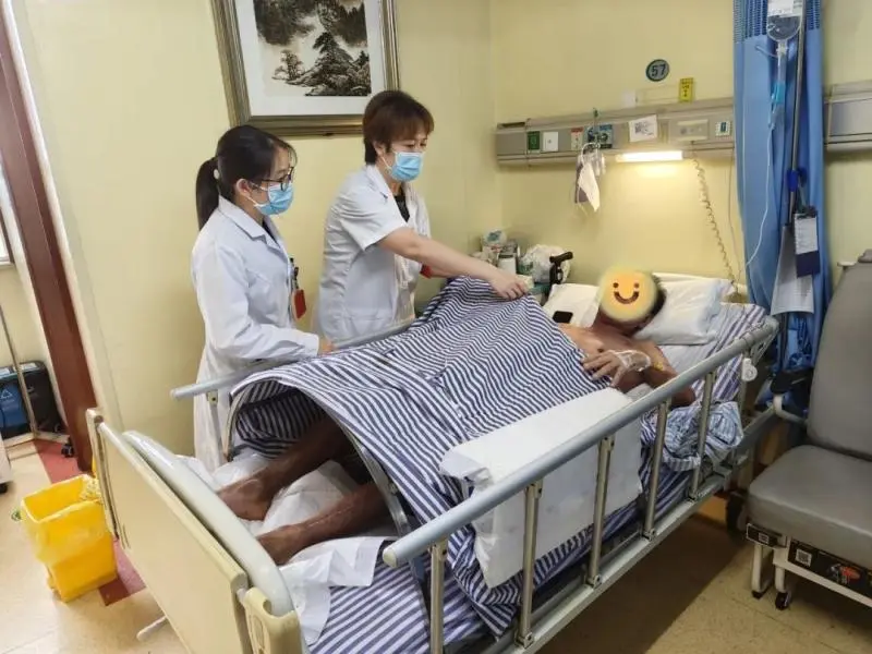 【大病不出市】57岁男子全身95%皮肤剥落！发病率百万分之七