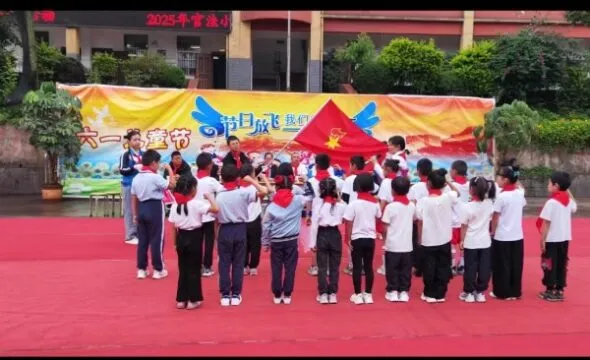禄丰市官洼小学庆祝六一儿童节 亲子 “三个一” 活动以拥抱传递爱 禄丰市官洼小学庆祝六一儿童节 亲子 “三个一” 活动以拥抱传递爱