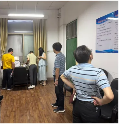 自查从严抓细节,三考从稳保平安 ——湘潭市二中开展三考考点自查工作 自查从严抓细节,三考从稳保平安 ——湘潭市二中开展三考考点自查工作