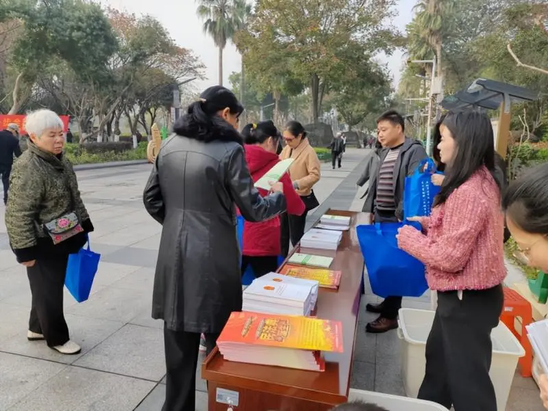 湘潭市自然资源和规划局 开展“12.4”宪法日宣传活动 湘潭市自然资源和规划局 开展“12.4”宪法日宣传活动