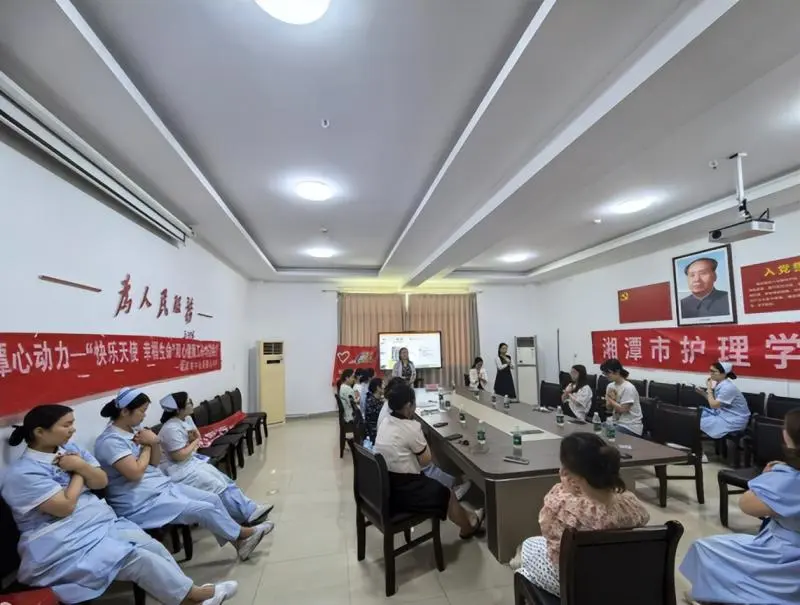 湘潭市中心医院“双心”行动进韶山:专家下沉赋能基层,医护患共筑健康防线 湘潭市中心医院“双心”行动进韶山:专家下沉赋能基层,医护患共筑健康防线