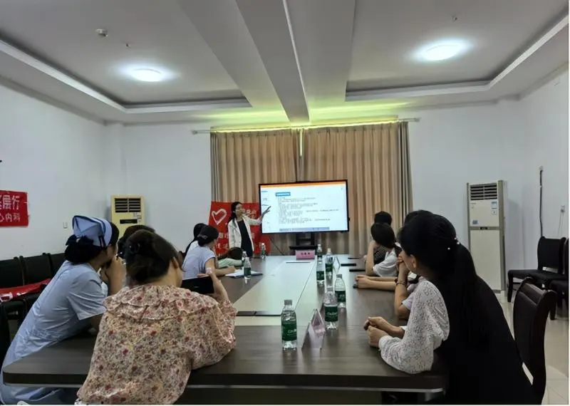 湘潭市中心医院“双心”行动进韶山:专家下沉赋能基层,医护患共筑健康防线 湘潭市中心医院“双心”行动进韶山:专家下沉赋能基层,医护患共筑健康防线