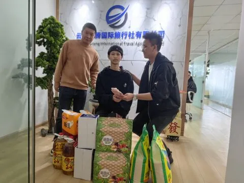 翱腾王俊毅带队献爱 情暖残障点亮希望之光 翱腾王俊毅带队献爱 情暖残障点亮希望之光