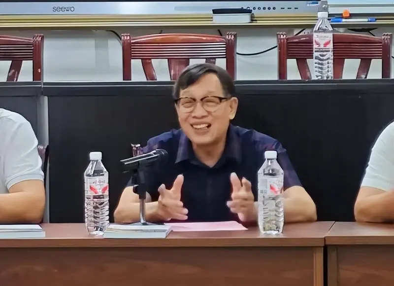 惠泽后学 校友情深 -----谭元亨教授回湘潭市二中母校捐赠著作 惠泽后学 校友情深 -----谭元亨教授回湘潭市二中母校捐赠著作