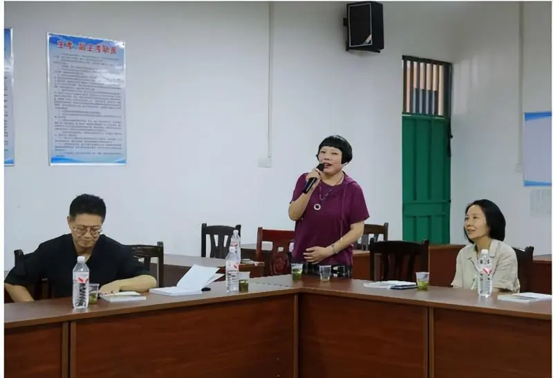 惠泽后学 校友情深 -----谭元亨教授回湘潭市二中母校捐赠著作 惠泽后学 校友情深 -----谭元亨教授回湘潭市二中母校捐赠著作