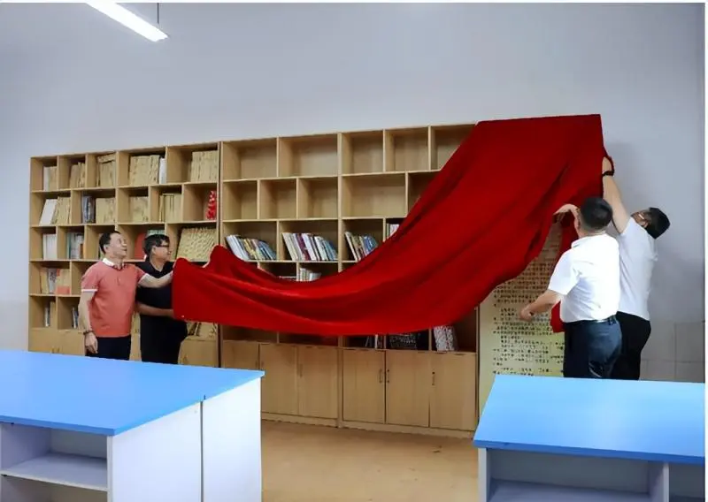 惠泽后学 校友情深 -----谭元亨教授回湘潭市二中母校捐赠著作 惠泽后学 校友情深 -----谭元亨教授回湘潭市二中母校捐赠著作