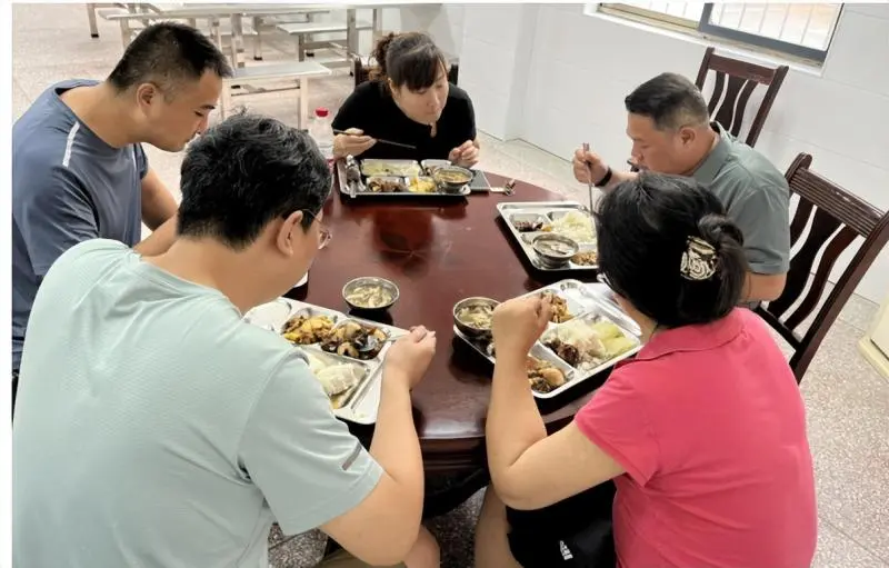 2025年上学期学校食堂食品安全与运营绩效专题会议圆满召开 —筑牢食品安全防线,推动餐饮服务提质增效 2025年上学期学校食堂食品安全与运营绩效专题会议圆满召开 —筑牢食品安全防线,推动餐饮服务提质增效