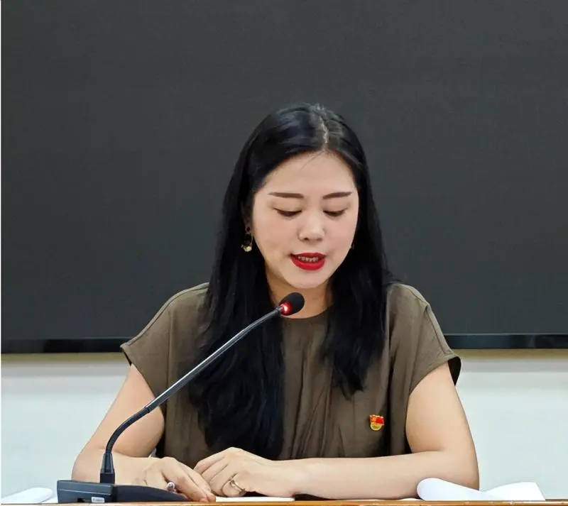 同心筑梦向新途,笃行实干谱华章 ----湘潭市二中 2025 年上学期期末全体教职工大会 同心筑梦向新途,笃行实干谱华章 ----湘潭市二中 2025 年上学期期末全体教职工大会