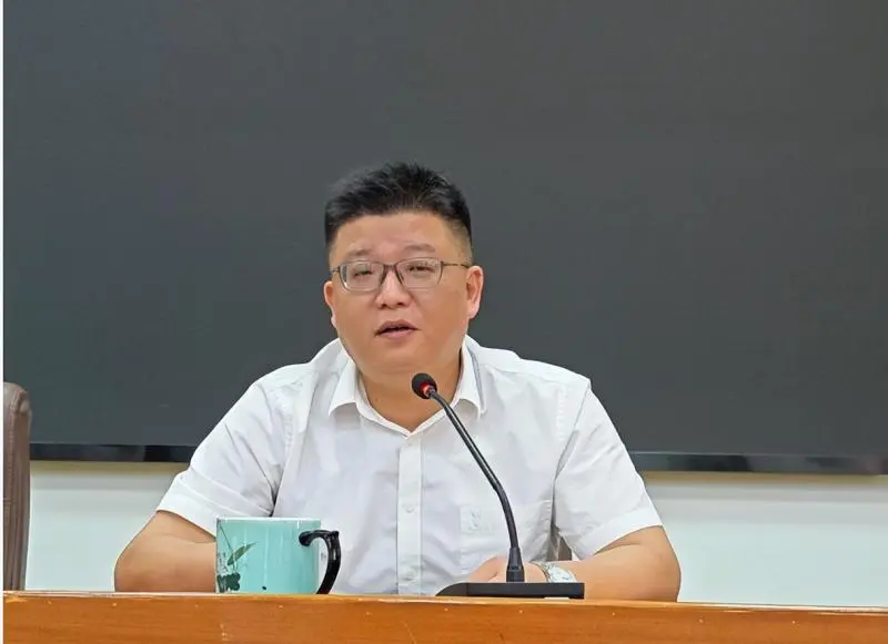 同心筑梦向新途,笃行实干谱华章 ----湘潭市二中 2025 年上学期期末全体教职工大会 同心筑梦向新途,笃行实干谱华章 ----湘潭市二中 2025 年上学期期末全体教职工大会