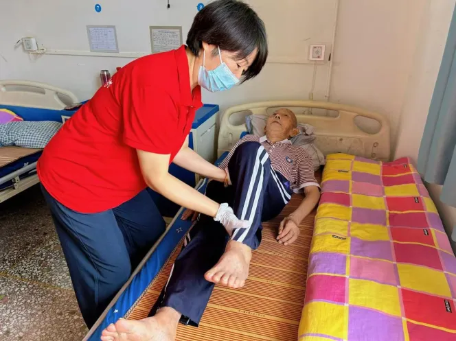 “莲乡护理师”技能带头人刘艳 十二载真情守候 为特困老人撑起一片温暖的天空 “莲乡护理师”技能带头人刘艳 十二载真情守候 为特困老人撑起一片温暖的天空