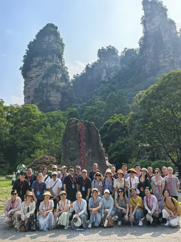 红色基因浸润心田 自然疗愈赋能教育 ——湘机中学组织2025年优秀教职工疗养活动 红色基因浸润心田 自然疗愈赋能教育 ——湘机中学组织2025年优秀教职工疗养活动