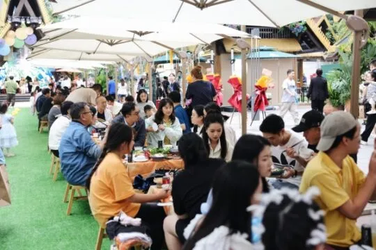昆明五华南亚东南亚风情街璀璨开街 南屏商圈再添沉浸式文旅消费新地标 昆明五华南亚东南亚风情街璀璨开街 南屏商圈再添沉浸式文旅消费新地标
