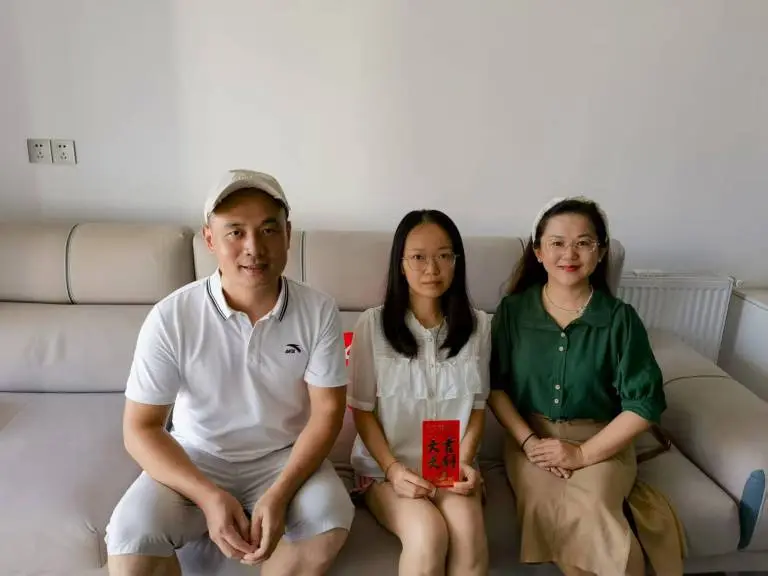 三尺讲台系国防 深情慰问暖兵心 ——湘机中学组织“八一”慰问退伍军人教师及军属 三尺讲台系国防 深情慰问暖兵心 ——湘机中学组织“八一”慰问退伍军人教师及军属