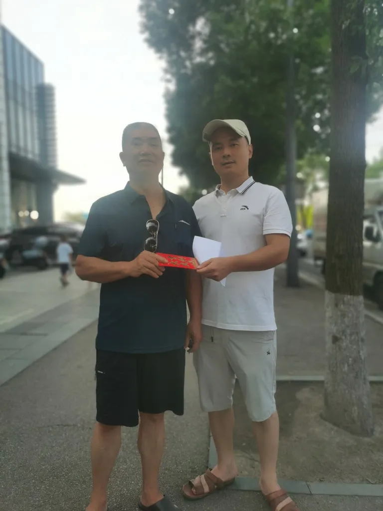 三尺讲台系国防 深情慰问暖兵心 ——湘机中学组织“八一”慰问退伍军人教师及军属 三尺讲台系国防 深情慰问暖兵心 ——湘机中学组织“八一”慰问退伍军人教师及军属