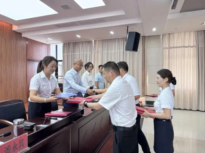 搭建企业供需“直通车” 湘潭市首次建筑垃圾再生产品供需对接活动举行 搭建企业供需“直通车” 湘潭市首次建筑垃圾再生产品供需对接活动举行