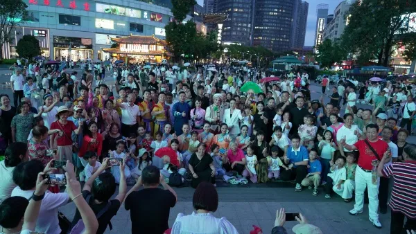 五华城市剧场花灯专场：点亮文旅融合璀璨华章