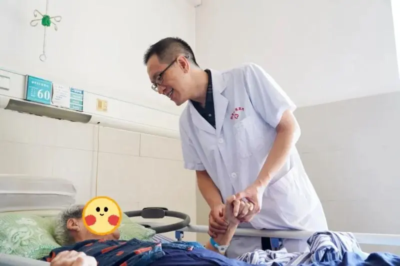 【骨健康领跑者】“银发骨折”困局何解?湘潭市中医医院老年骨科铺就“快速康复路” 【骨健康领跑者】“银发骨折”困局何解?湘潭市中医医院老年骨科铺就“快速康复路”