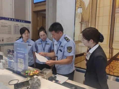 一抹市监“蓝”,守护昭通避暑游客“清凉一夏” 一抹市监“蓝”,守护昭通避暑游客“清凉一夏”