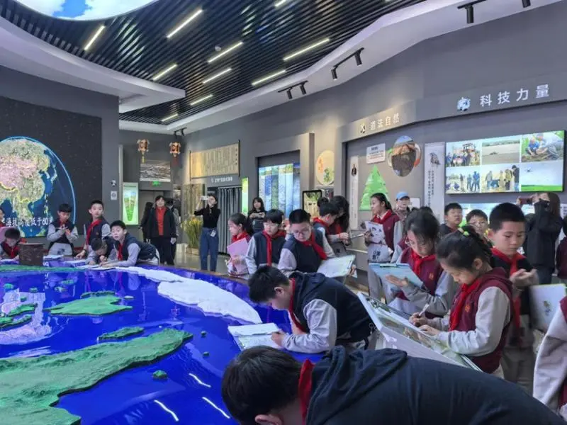 行进中国|流动的黑土地思政课 行进中国|流动的黑土地思政课