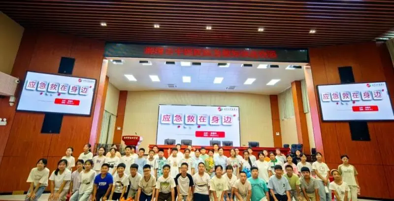 守护生命 “救”在身边——湘潭市中医医院急诊科为新生进行“开学第一课”急救知识培训