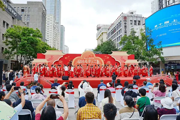 昆明五华七夕“双场联动”:以爱为引,串联领证、婚礼、文化三重浪漫 昆明五华七夕“双场联动”:以爱为引,串联领证、婚礼、文化三重浪漫