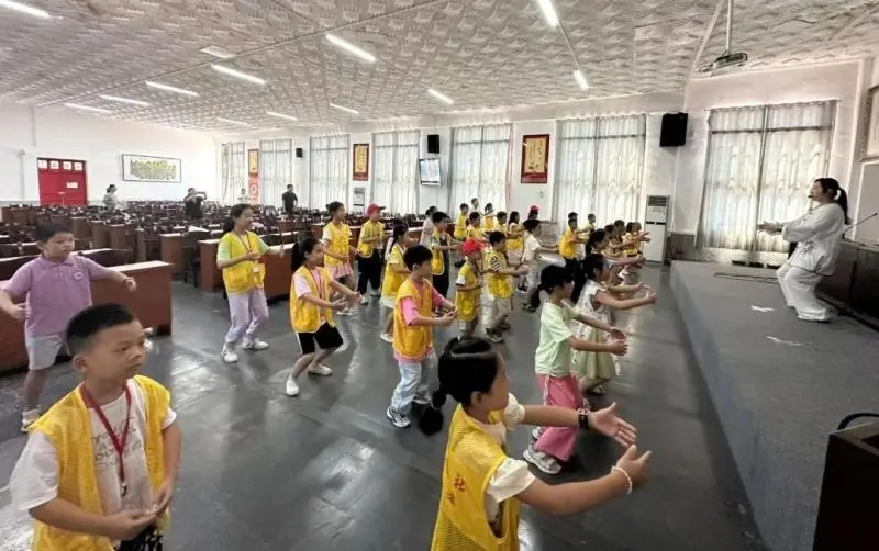 探秘中草药王国,解码中医药智慧——湘潭市中医医院开展小记者中医游学活动 探秘中草药王国,解码中医药智慧——湘潭市中医医院开展小记者中医游学活动