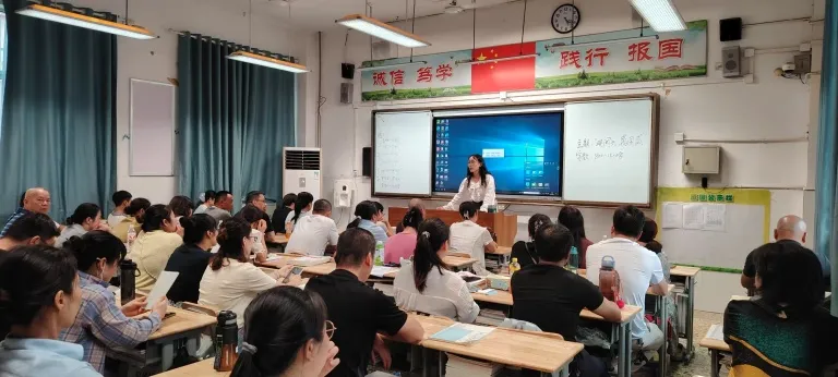 家校同心 护航成长 ——湘机中学组织高一年级家长座谈会 家校同心 护航成长 ——湘机中学组织高一年级家长座谈会