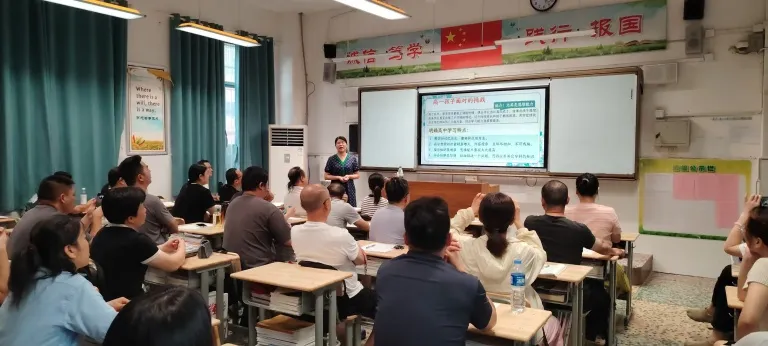家校同心 护航成长 ——湘机中学组织高一年级家长座谈会 家校同心 护航成长 ——湘机中学组织高一年级家长座谈会