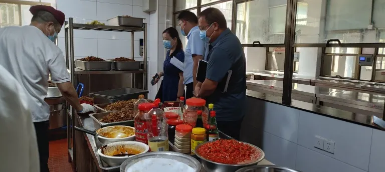湘机中学迎接湘潭市教育局开学工作专题监督