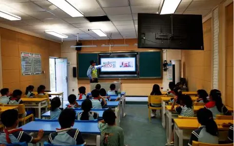 江西上饶朝阳小学开展交通安全进校园活动
