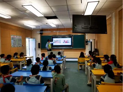 江西上饶朝阳小学开展交通安全进校园活动 江西上饶朝阳小学开展交通安全进校园活动