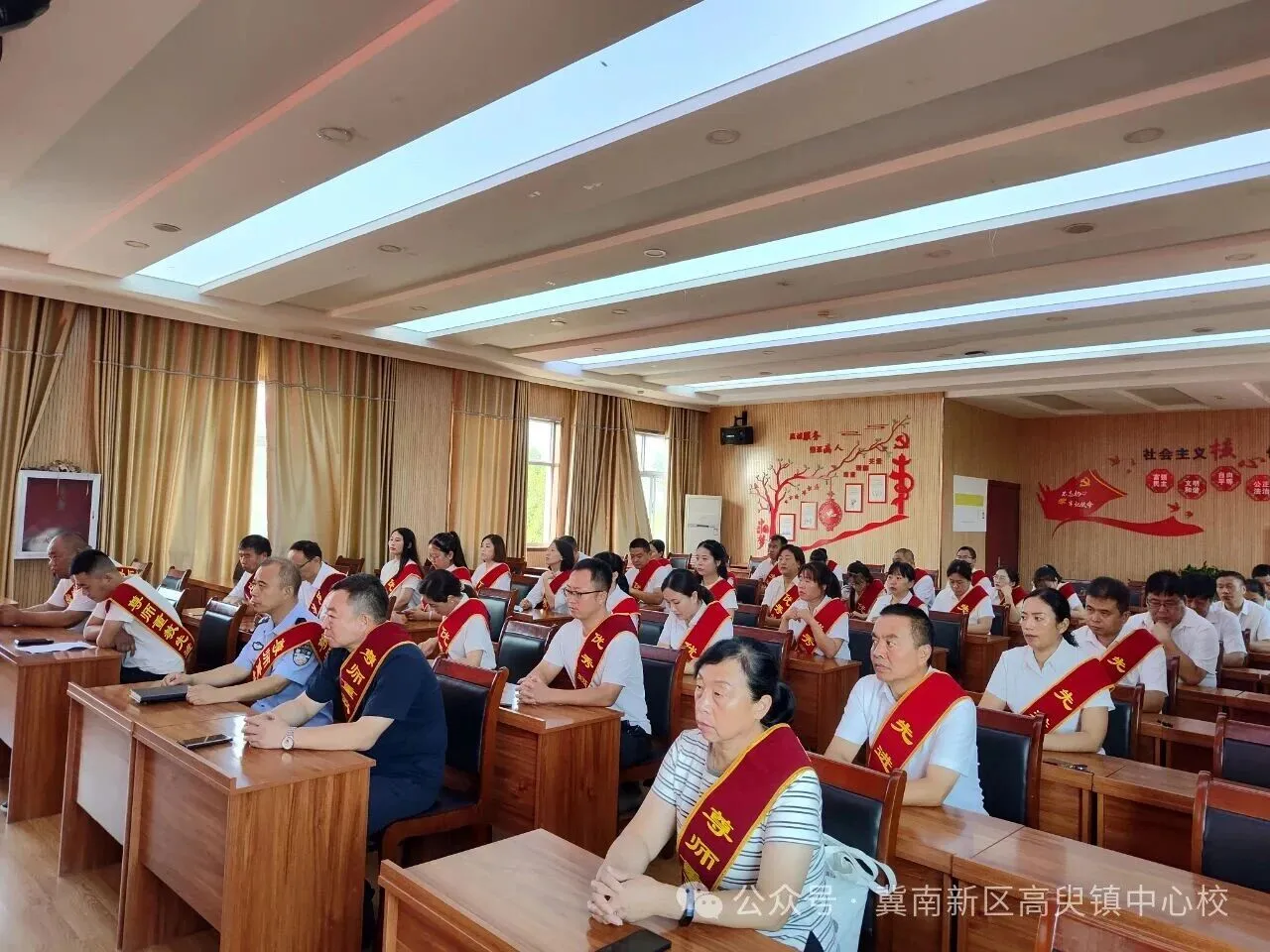 冀南新区高臾镇召开庆祝第41个教师节暨表彰大会