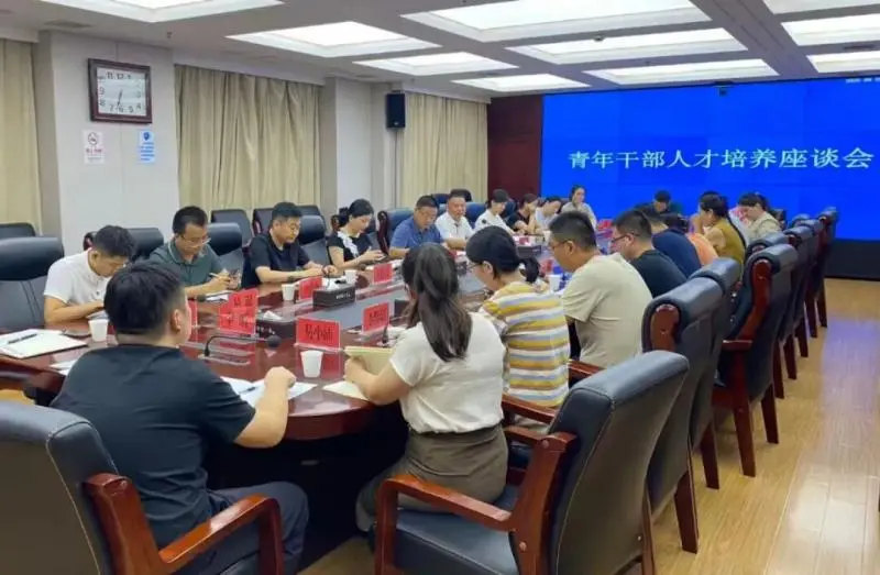 拳拳情怀 殷殷期盼——成长路上住建局青年干部与党委书记的“夜话” 拳拳情怀 殷殷期盼——成长路上住建局青年干部与党委书记的“夜话”