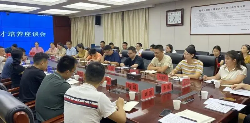 拳拳情怀 殷殷期盼——成长路上住建局青年干部与党委书记的“夜话” 拳拳情怀 殷殷期盼——成长路上住建局青年干部与党委书记的“夜话”