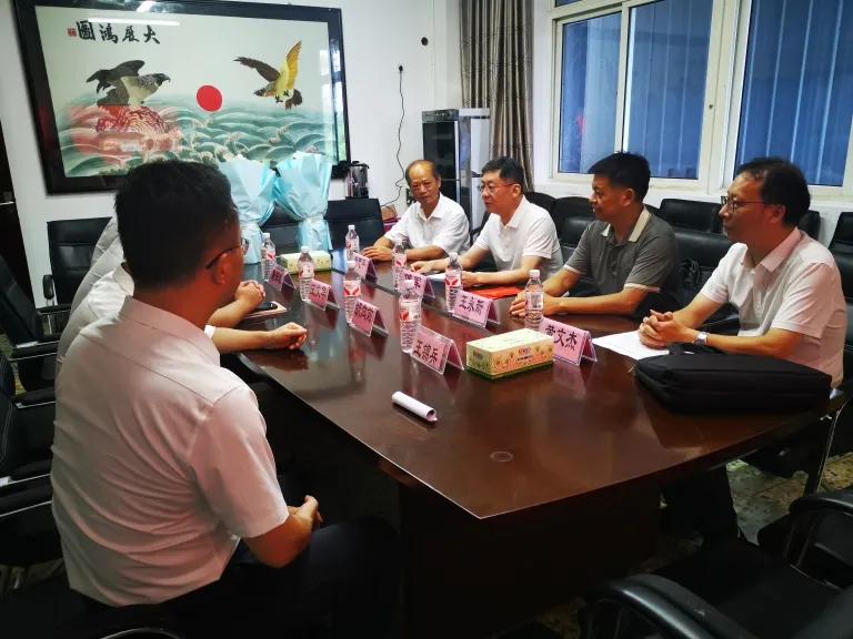 情暖师心,共筑教育新梦 ——湘潭市领导教师节慰问湘机中学优秀教师代表 情暖师心,共筑教育新梦 ——湘潭市领导教师节慰问湘机中学优秀教师代表