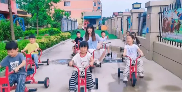 【美好四幼】幼儿园闪亮的她 【美好四幼】幼儿园闪亮的她