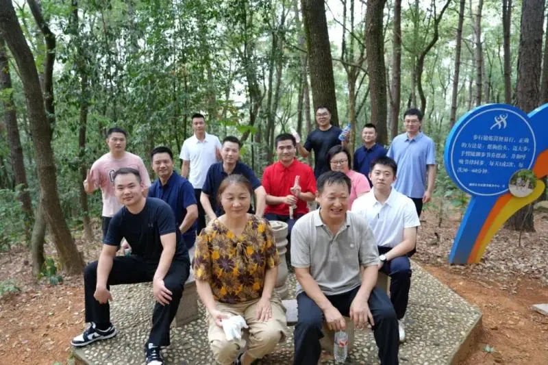 登高望远强体魄,凝心聚力共奋进 | 湘潭县法院工会登山活动圆满举行 登高望远强体魄,凝心聚力共奋进 | 湘潭县法院工会登山活动圆满举行