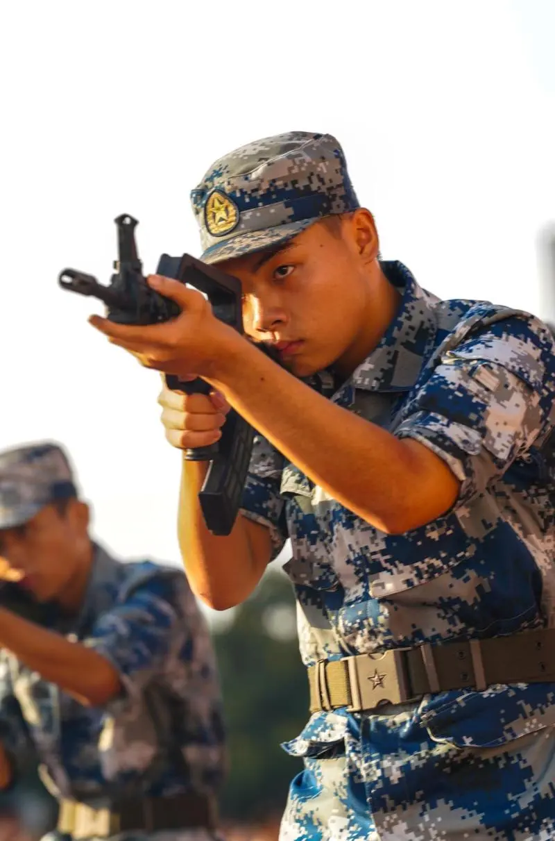 秉初心于实处 赋时代以新声——湘潭凤凰中学隆重举行2025年秋季开学典礼暨教师节表彰大会