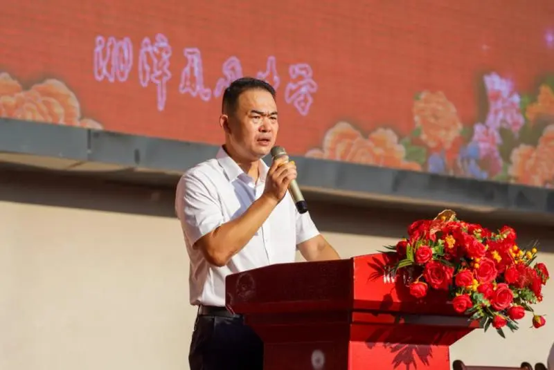 秉初心于实处 赋时代以新声——湘潭凤凰中学隆重举行2025年秋季开学典礼暨教师节表彰大会