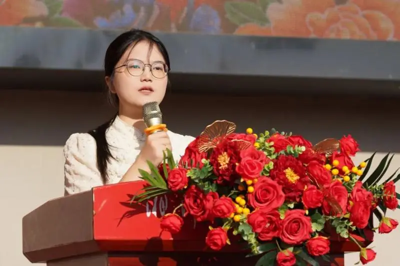 秉初心于实处 赋时代以新声——湘潭凤凰中学隆重举行2025年秋季开学典礼暨教师节表彰大会
